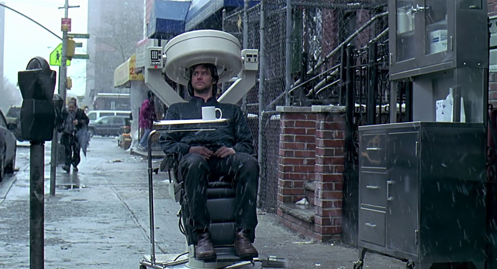 Eternal Sunshine of the Spotless Mind (2004) still at 00:34:07.732