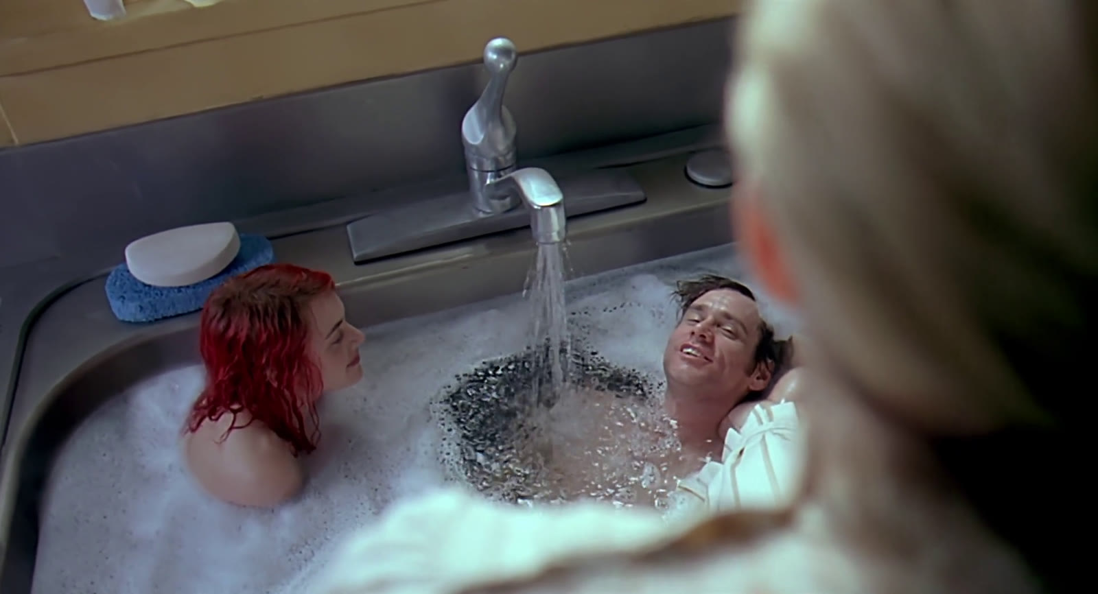 Eternal Sunshine of the Spotless Mind (2004) still at 01:08:13.484