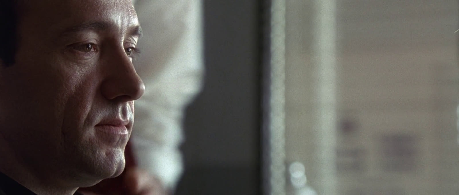 The Usual Suspects (1995) still at 00:42:05.380